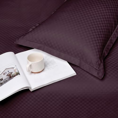 Image of Story@Home Luxe King Size Fitted Bedsheet with 2 Pillow Covers | 500 TC Egyptian Cotton Compact Yarn | 182 x 198 cm | Fits Up to 12 Inch Mattress | Checkered Jacquard | Plum | Gift Packaging