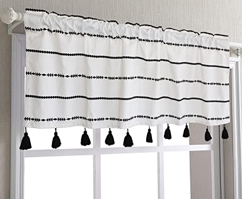 14 Incredible Black and White Kitchen Curtains You Need