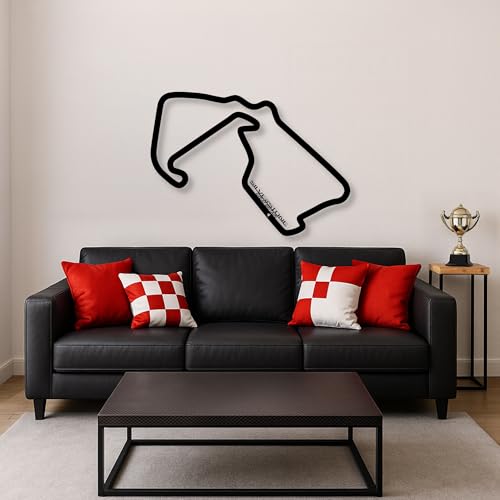 Ambiance sportive extérieure avec le tracé F1 Silverstone en thermolaquage noir mat