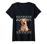 Suéter feo y fresco con patrón de luces de Navidad Yorkshire Terrier, sombrero de Papá Noel, reno, luces regalos para los amantes de los perros Yorkshire Terrier, dueño de perros, papá de perro, madre de perro, cachorro, mascotas que aman golpear por la nieve en una feliz Nochebuena.