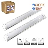 Con cuerpo de aluminio, topes de termoplástico blanco y difusor de policarbonato efecto hielo, la regleta slim de 1200 mm es ideal para su proyectos de decoración.