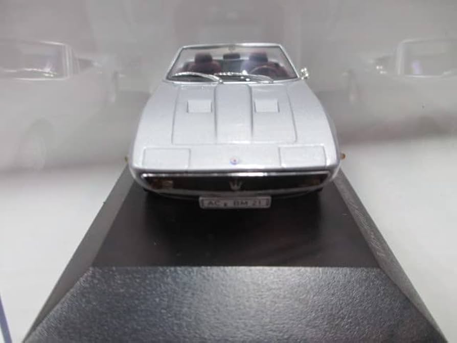 特価 MINICHAMPS (1/18) マセラティ Ghibli Spyder