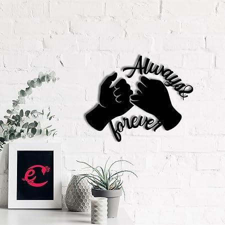 Décoration murale en bois découpé au design élégant pour habiller un salon chic