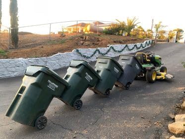 Miniatura 7 de Los acopladores de latas originales fabricados en Estados Unidos para enganchar múltiples contenedores de basura con ruedas - por Garbage Commander
