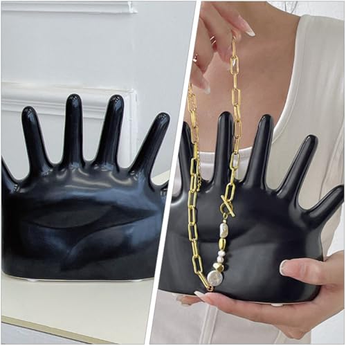 Photographe de bijoux présentoir de bagues main noire mat pour studio photo