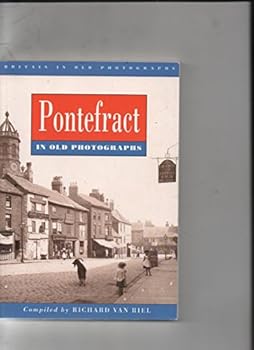 Paperback Pontefract in Old Photographs Book