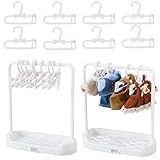 DICOSMETIC 2 Stück Puppen Kleiderständer mit 20 Stück Kleiderbügeln Mini Plastik Puppenkleidung Aufbewahrung Hängend Weiß Puppen Kleiderschrank Dekoration für Puppenhaus Partyzubehör