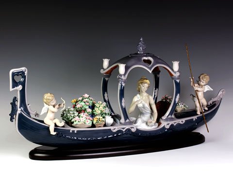 高級 リヤドロ 女神のゴンドラ 3000体限定品 台座、ガラスケース付き Amazon.co.jp: リヤドロ(Lladro) ファンタジー 女神のゴンドラ