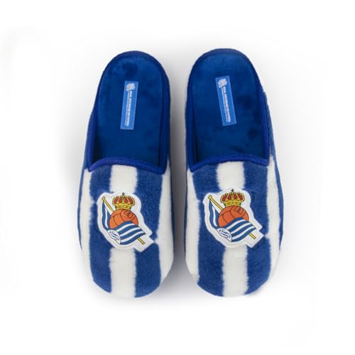 98119 Zapatillas de estar por casa del FC Real Sociedad con diseno clasico con el escudo oficial del club, fabricadas en Espana con materiales resistentes. Suela antideslizante, lavables AZUL Talla 41