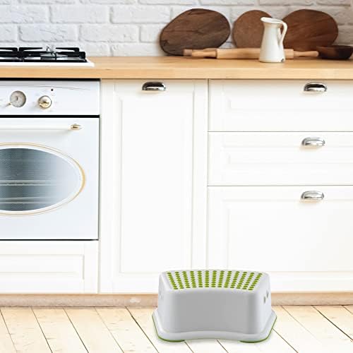 Straame Sturdy Step Stool for Bathroom, Practical Non-Slip Toilet Step in White and Green for Kids, Multiuse Booster Step, Toddler Potty Training (Green, 2)
