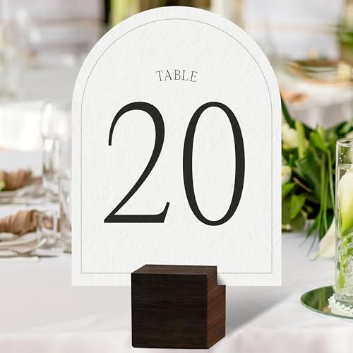Numéros de table pour banquet avec arche papier et insert QR discret