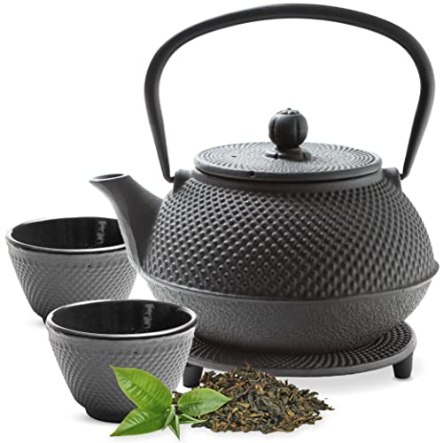 Tealøv THEE SET 800 ML GIETIJZER | COMPLETE SET Gietijzeren Theepot met Roestvrijstalen Zeef, Gietijzeren Theekopjes en Onderzetter | Thee Set in Authentiek Japanse Stijl | Arare Zwart