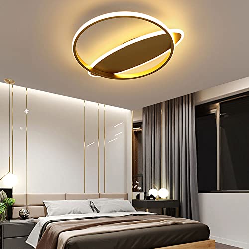 Plafonnier géométrique pour plafond bas résolvant le manque de luminosité du salon