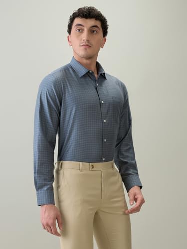 Image of Park Avenue Men Regular Fit Structure Pattern Cotton Polyester Blend Semi Cutaway Collar Full Sleeve Formal Shirt