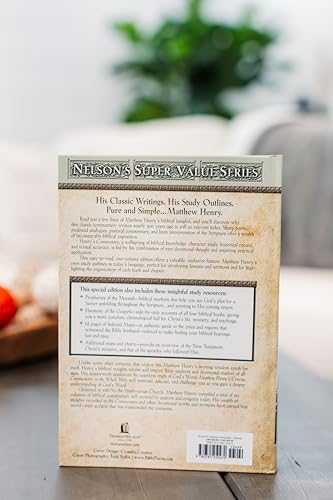 Image of Matthew Henry's Concise Commentary on the Whole Bible: His Classic Writings. His Study Outlines. Pure and Simple...Matthew Henry (Super Value)