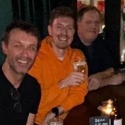 The Happy Pod: Filling the empty chair left by my best friend Podcast Por  arte de portada