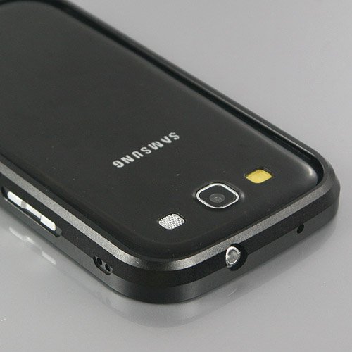 ZuGadgets 7476-4 Black Shiny Aluminum Bumper Case for Samsung Galaxy S3 i9300 with Free Screen Protector
