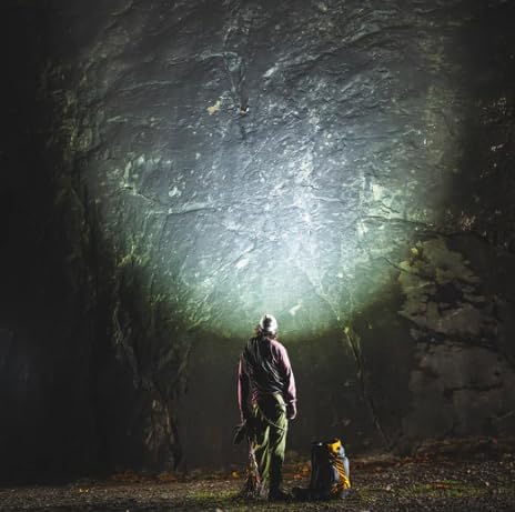 Back of COASTS CH1000R headlamp packaging with specifications