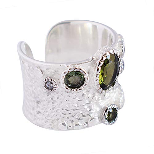 Bague moldavite véritable de forme ovale avec petites pierres vertes facettées