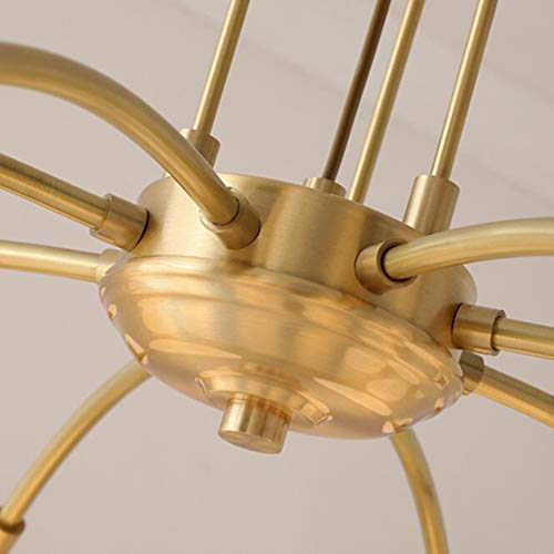 Lustre moderne doré résolvant le manque de clarté des grands espaces de vie