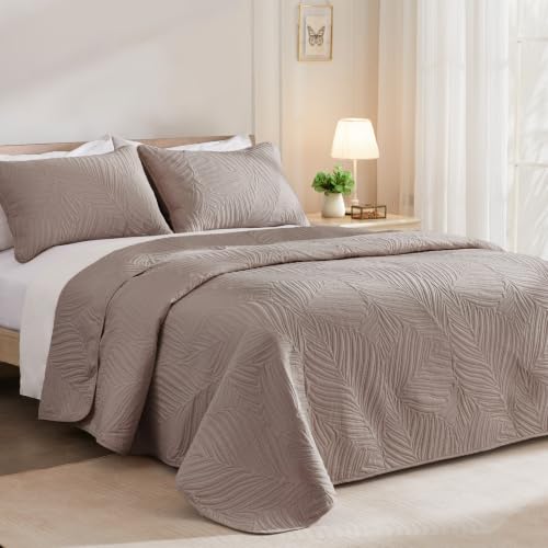 Exclusivo Mezcla 2 Pieces Twin Quilt Bedding Set, Taupe by Exclusivo Mezcla - Used condition - Image 2