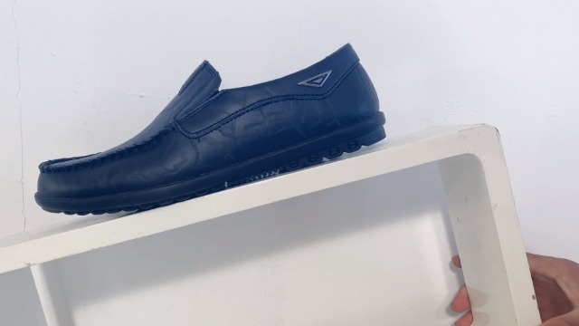 ?Go Tour Navy Leather Loafers? NWOT Amazon.com | Go Tour Men main image 2