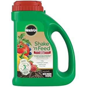 Miracle-Gro Shake 'N Feed Tomato, Fruit and Vegetable Plant Food - Fertilizer for Vegetable Gardens, for In-Ground and Container Plants, Feeds up to 3 Months, 4.5 lb. 4.5 lb. Tomato, Fruits
