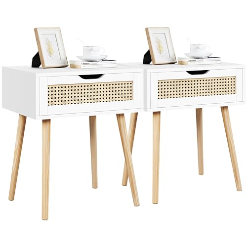 Stile Sobrio e Raffinato: Linee essenziali, tonalità neutre e gambe in legno affusolate donano a questo comodino con cassetto da letto un tocco ispirato al design di metà Novecento, facile da inserire in spazi moderni, minimal o scandinavi