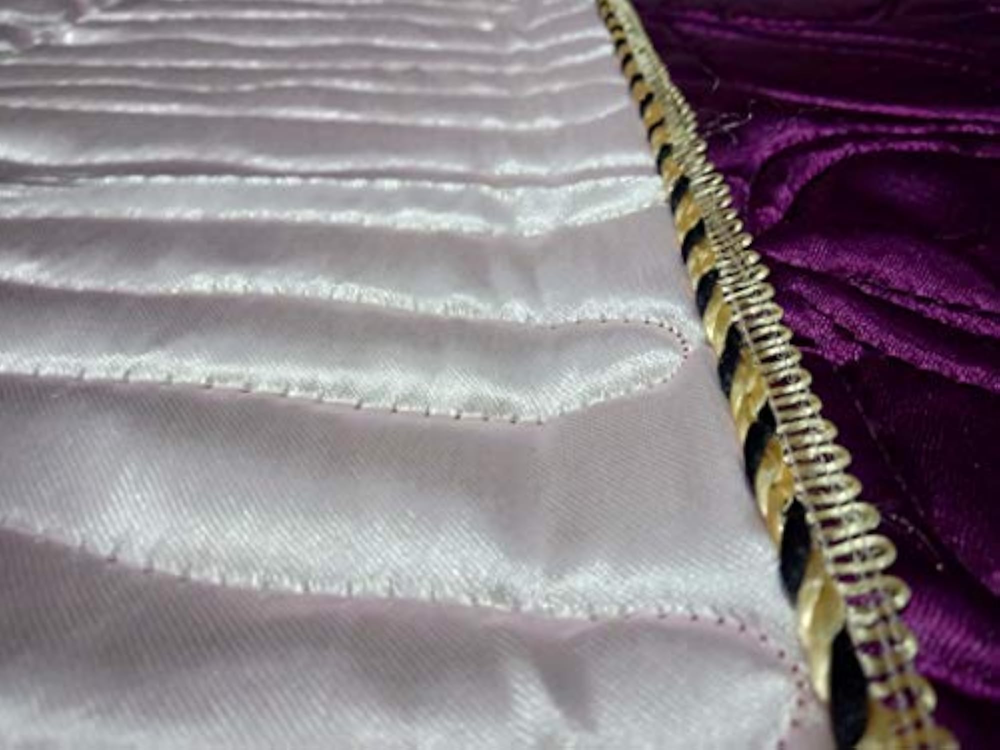 Satin King Size Bedding Set with 2 Pillow Covers and Cushions