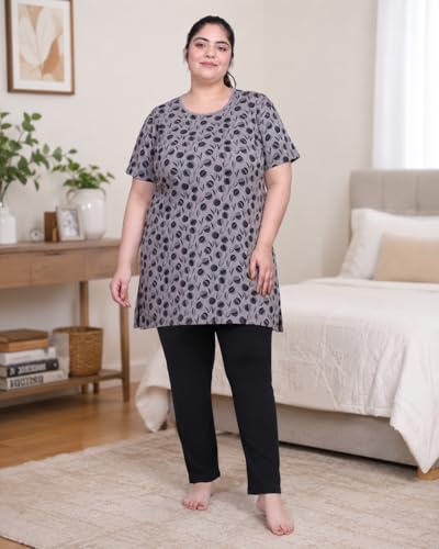Image of In Love Women's All-Over Printed Cotton Plus Size Longline T-Shirt with Pockets