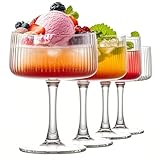 Polyvalent pour toutes les occasions : améliorez votre expérience de mixologie avec cet ensemble de verres à cocktail Parfait pour concocter une variété de cocktails, des Manhattans classiques aux Pisco Sours rafraîchissants, Lemon Drops, Cosmopolitans, Espresso Martinis, Daiquiris glacés et même de délicieux desserts, faisant de chaque rassemblement une célébration