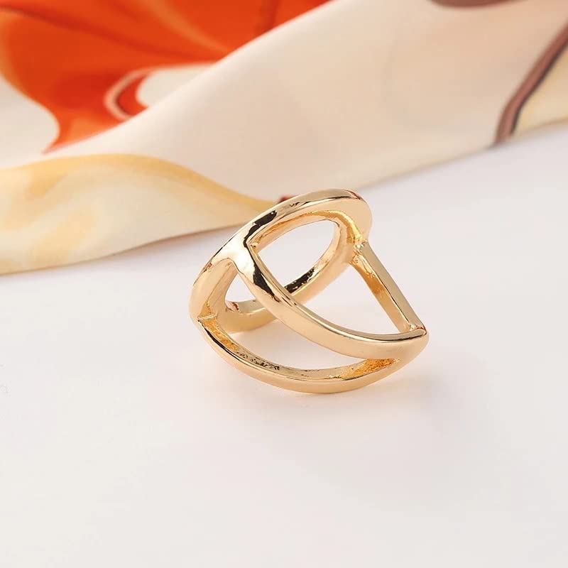 Broche strass anti-glisse pour ajuster un décolleté plongeant de robe avec élégance