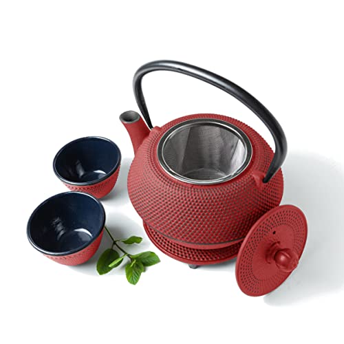 Tealøv THEIERE FONTE 1,1 LITRE SET COMPLET | BOÎTE CADEAU | Service à Thé en Fonte avec Théière, 2 Tasses & Dessous Théière | Entièrement Émaillée de l'Intérieur | Design De Style Japonais | Rouge