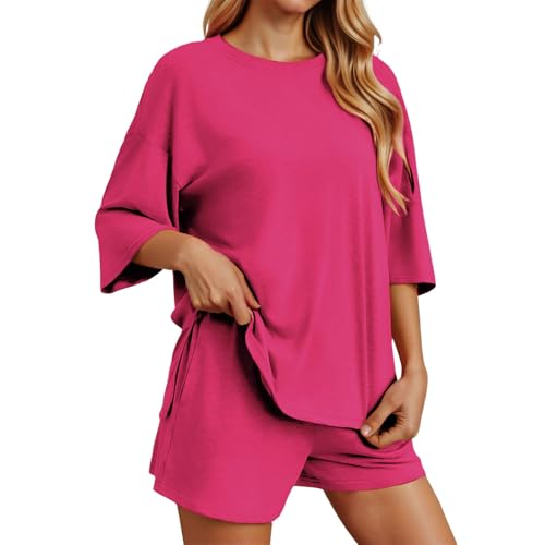 Tenue de sport femme short et t-shirt confortable pour éviter la chaleur de l'été