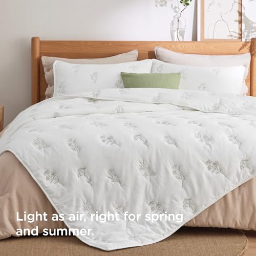 Image of Bedsure Cloud Quilt Queen Size, Botanical Floral Quilt for Modern Farmhouse Bedding, Super Soft Bedspread Queen Size, White Lightweight Comforter 90x96 Inch