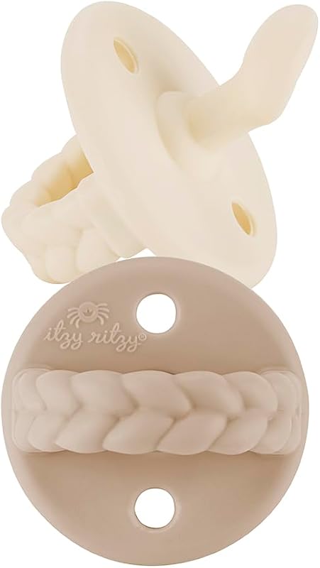 Chupetes de ortodoncia de silicona Itzy Ritzy, 2 unidades, 0-6 M, crema de mantequilla y tostadas | Chupetes de silicona para bebés con tetina de ortodoncia, mango plegable, 2 orificios de ventilación y forma de tetina para bebés de 0 a 6 meses