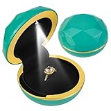 Design de lumière LED : il y a une lumière LED à l'intérieur de la boîte à bagues, ce qui vous permet d'ouvrir la boîte à bagues et de s'allumer automatiquement. L'effet est incroyable. La lumière douce brille sur vos bijoux, rendant vos bijoux plus beaux et brillants, affichage parfait de vos bijoux