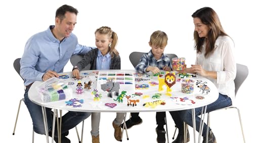 Hama Perlen 3441 Geschenk-Set Feuerwehr mit ca. 2.000 bunten Midi Bügelperlen mit Durchmesser 5 mm, Motivvorlage und Stiftplatte, inkl. Bügelpapier, kreativer Bastelspaß für Groß und Klein