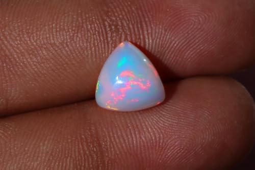 Opale éthiopienne blanche véritable de 2,7 Cts, une pierre vivante aux feux vibrants
