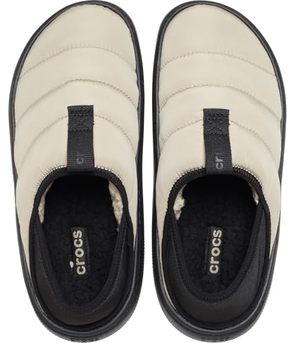 Crocs Women's Classic Puff Moc Slipper2