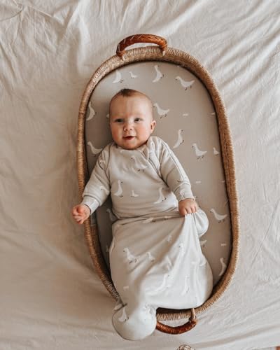 Image of GUNAMUNA Long-Sleeve Transitional Swaddle Sleep Bag - Soothes Infants, Easy Diaper Changes with WONDERZiP