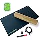 earthbeat Classic Erdungsmatte. Schweizer Adapter enthalten. Kostenloses Erdungstester-Kit. Natürliche Therapie für Schlafqualität, Wellness und Entzündungshemmung. Leitfähiges veganes Leder. 33×60 cm