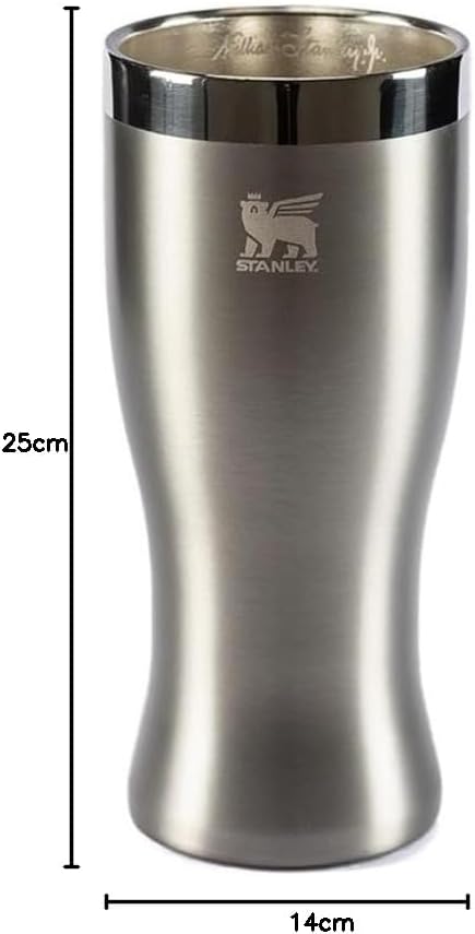 Copo térmico sendo utilizado com café quente