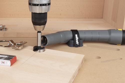 wolfcraft Schlauchhalterung für Staubsauger I 6891000 I Kompatibel mit 20-mm-Bohrungen, verstellbares Klettband, Schwarz