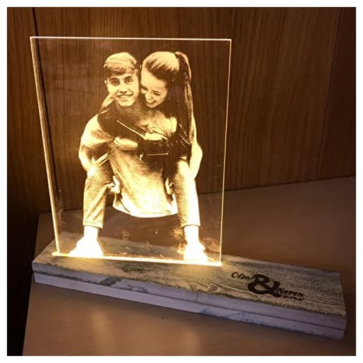 Lámpara Personalizada con tu Foto | Foto Diagonal | Luz LED Incluida + Interruptor Táctil | Soporte de Madera Grabado | Ideal para Regalar a tus Amigos, Pareja y Familiares