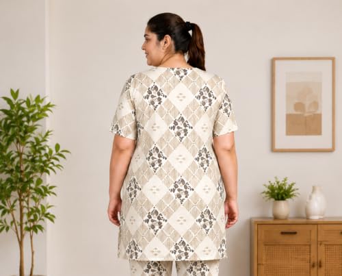 Image of RYSH Women's All-Over Printed Cotton Plus Size Longline T-Shirt with Pockets