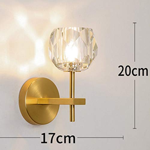 Applique dorée de salon pour sublimer un mur vide avec style créatif