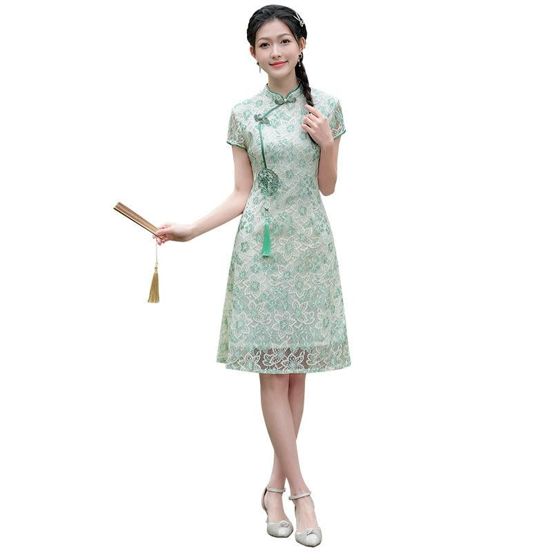 Robe de soirée d'été brodée : restez fraîche et chic sans complexe