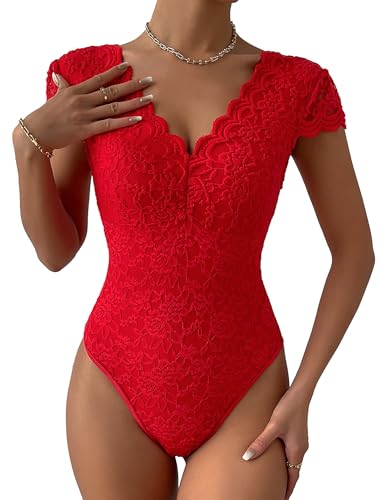 Body en dentelle moulante pour affiner la silhouette sous un vêtement transparent et chic