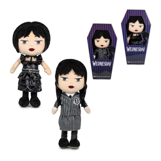 PLAY BY PLAY Famosa Softies - Peluche Wednesday de 27 cm con Caja de la exitosa Serie Wednesday de Netflix, Modelo con Uniforme, Relleno Blandito, para Niños y Niñas a Partir de 0 años (760024280)